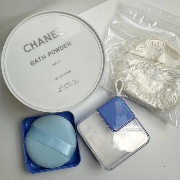 Chanel No 19 Luxury Bath Powder Vintage Round Container Rare Discontinued - Picture 1 of 14